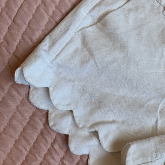 White scalloped shorts - Picture 2 of 3